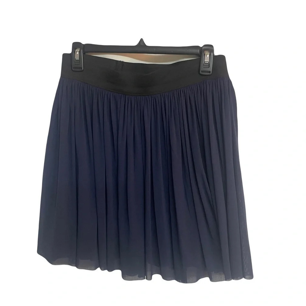 Vince camuto navy flowy mini skirt size small